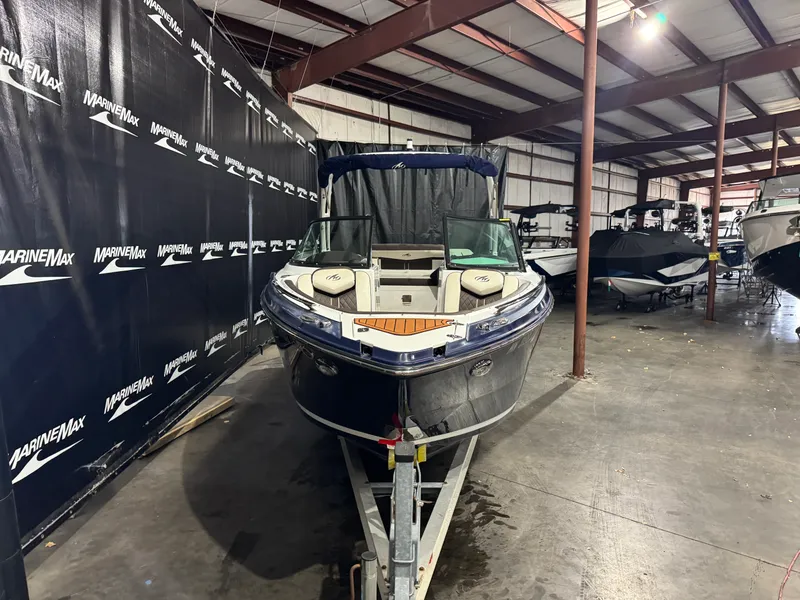 Slide: The Image of Monterey 258SS 2018 - 1