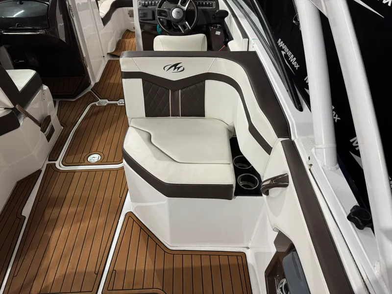 Slide: The Image of Monterey 258SS 2018 - 13