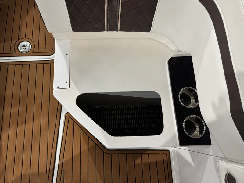 Slide: The Image of Monterey 258SS 2018 - 14