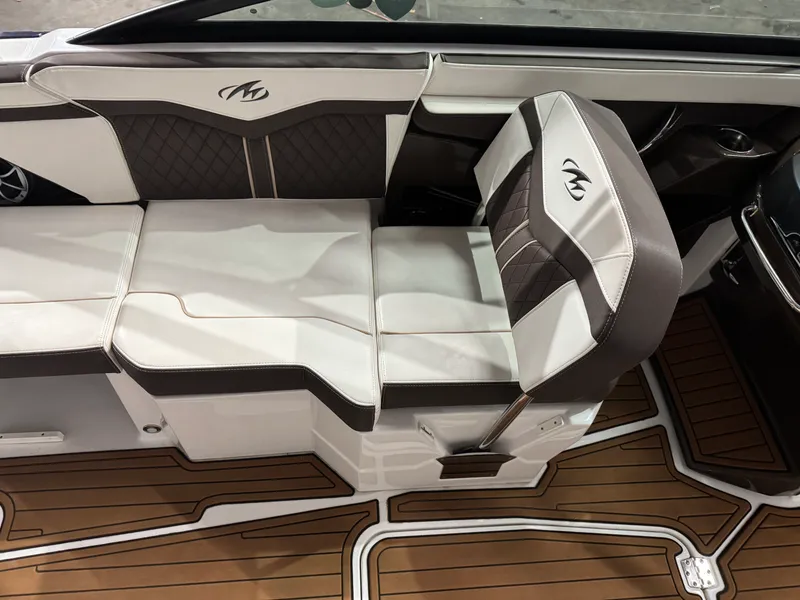 Slide: The Image of Monterey 258SS 2018 - 22