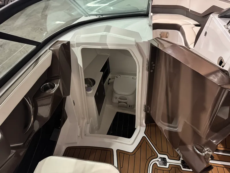 Slide: The Image of Monterey 258SS 2018 - 26