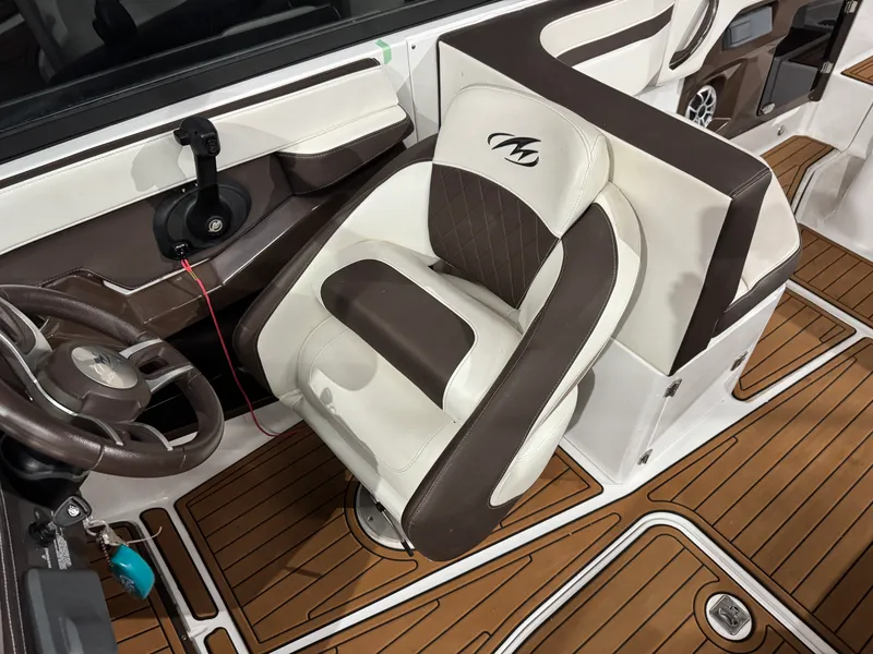 Slide: The Image of Monterey 258SS 2018 - 31