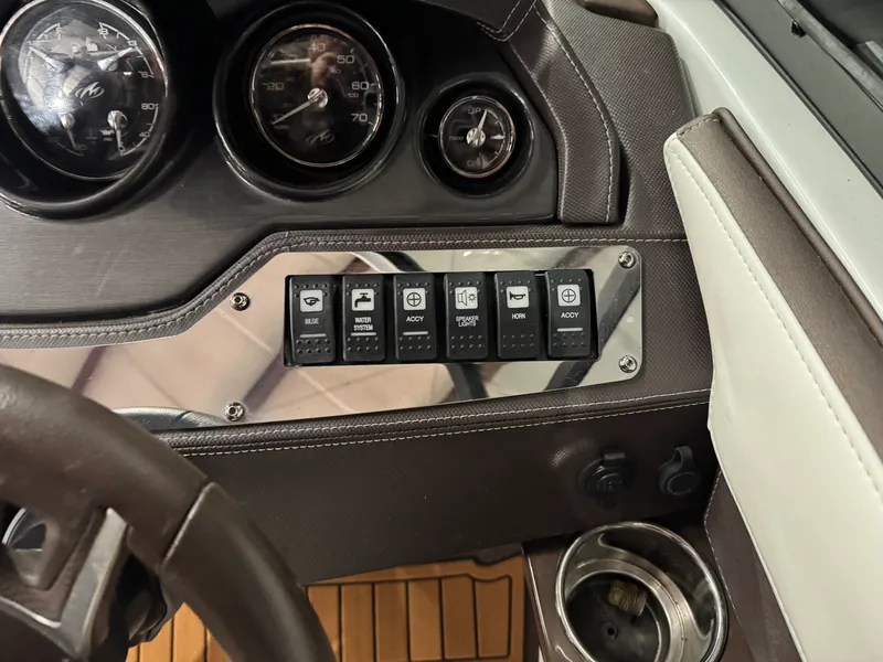 Slide: The Image of Monterey 258SS 2018 - 37