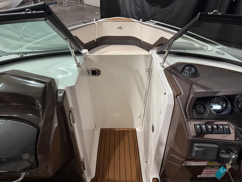 Slide: The Image of Monterey 258SS 2018 - 42