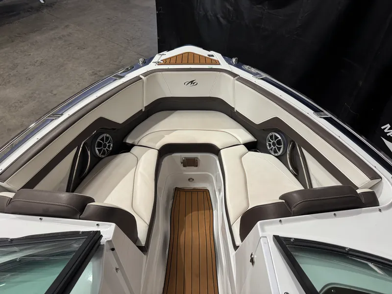 Slide: The Image of Monterey 258SS 2018 - 44