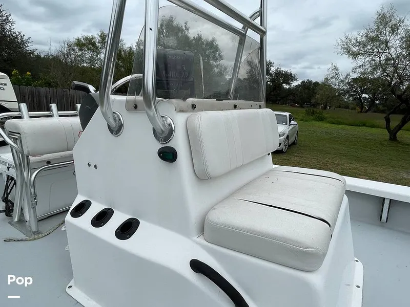 Slide: The Image of Passenger Seat With Backrest And Livewell/ Baitwell - 13498929