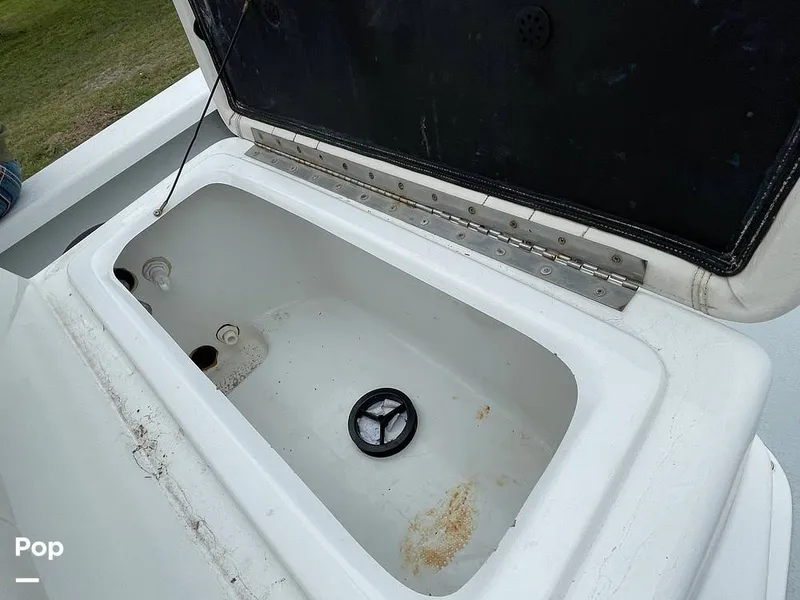 Slide: The Image of Passenger Seat With Backrest And Livewell/ Baitwell - 13498931