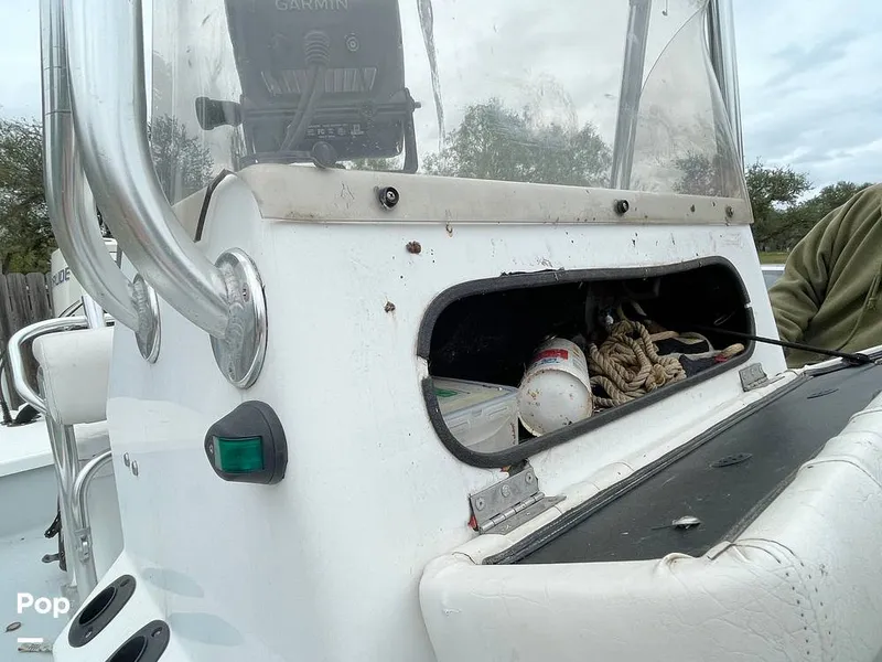 Slide: The Image of Passenger Seat With Backrest And Livewell/ Baitwell - 13498932