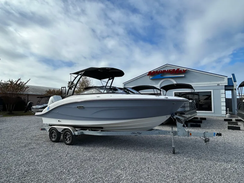 Slide: The Image of Sea Ray SLX 260 Outboard 2026 - 3