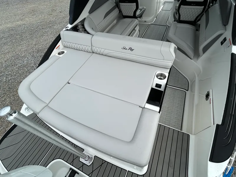 Slide: The Image of Sea Ray SLX 260 Outboard 2026 - 6