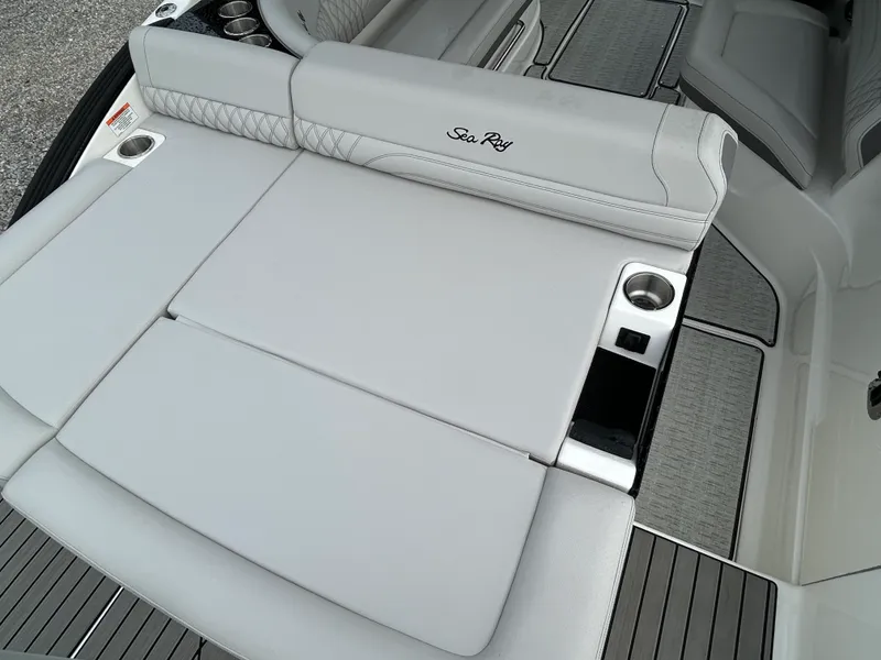 Slide: The Image of Sea Ray SLX 260 Outboard 2026 - 8