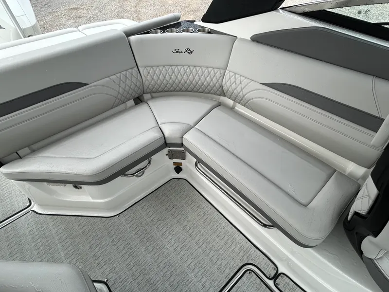 Slide: The Image of Sea Ray SLX 260 Outboard 2026 - 9