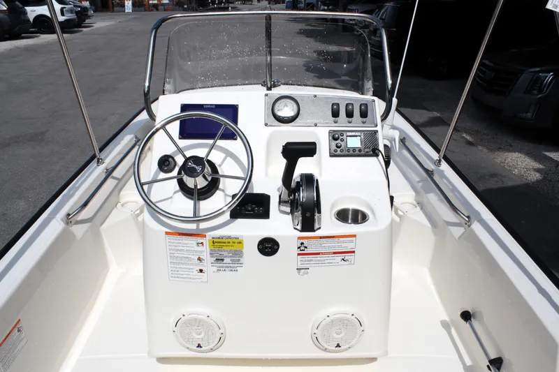 Slide: The Image of Boston Whaler 150 Montauk 2025 - 12