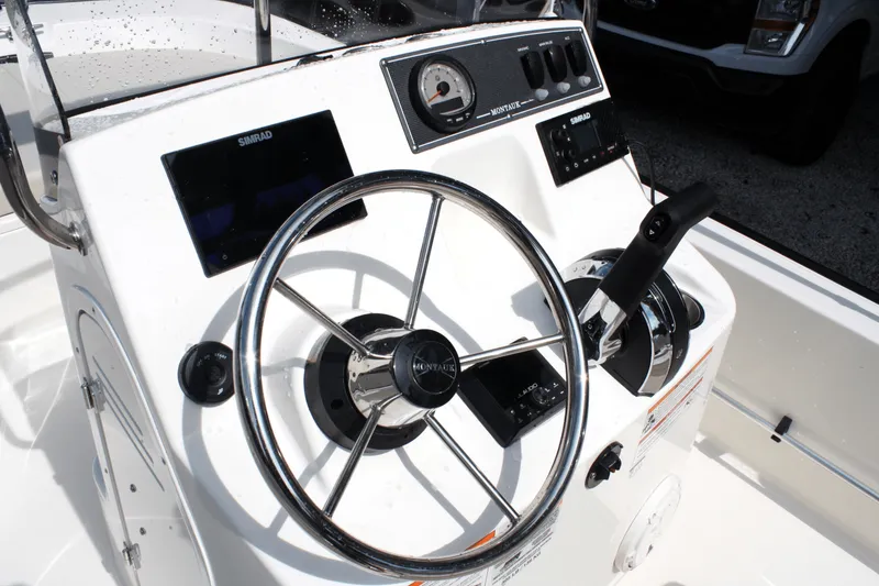 Slide: The Image of Boston Whaler 150 Montauk 2025 - 13