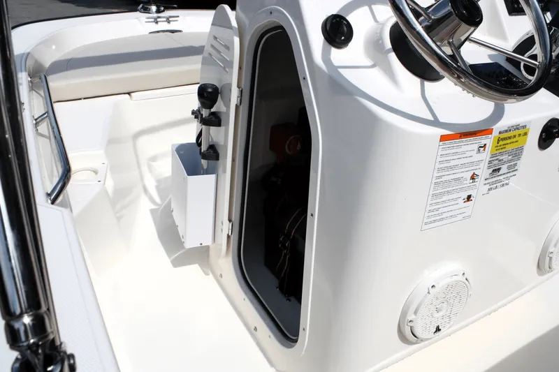 Slide: The Image of Boston Whaler 150 Montauk 2025 - 19