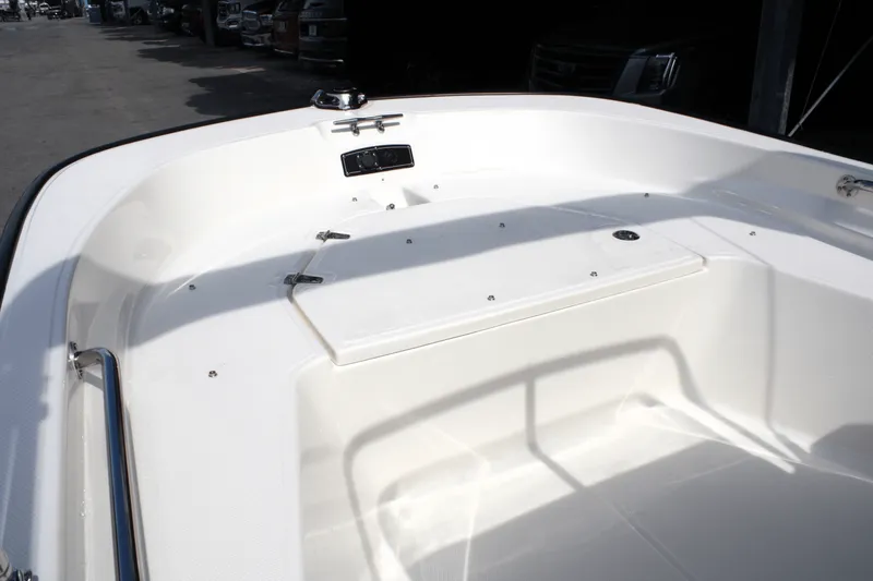 Slide: The Image of Boston Whaler 150 Montauk 2025 - 22