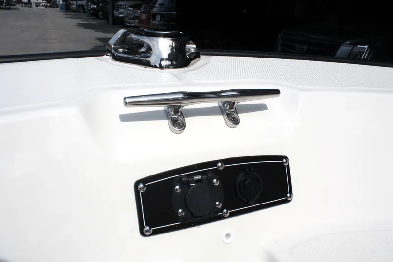 Slide: The Image of Boston Whaler 150 Montauk 2025 - 24