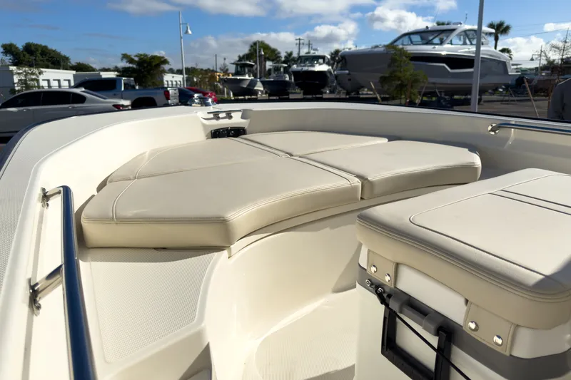 Slide: The Image of Boston Whaler 170 Montauk 2026 - 13