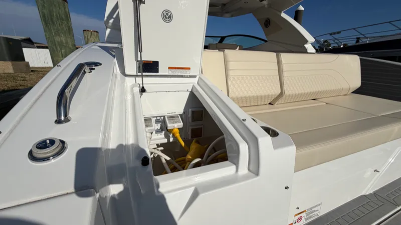 Slide: The Image of Cruisers 38 GLS Outboard 2025 - 17