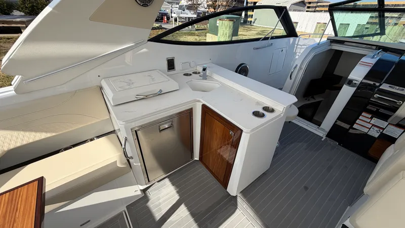 Slide: The Image of Cruisers 38 GLS Outboard 2025 - 23