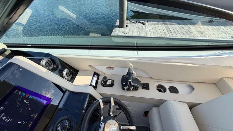 Slide: The Image of Cruisers 38 GLS Outboard 2025 - 28