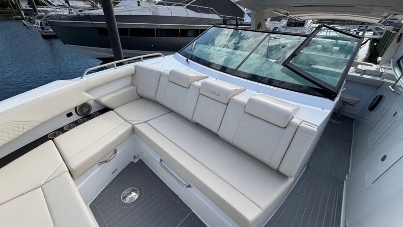 Slide: The Image of Cruisers 38 GLS Outboard 2025 - 40