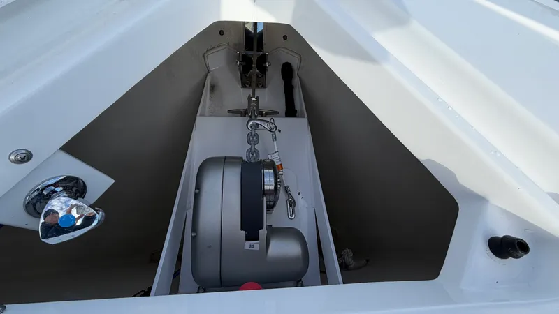 Slide: The Image of Cruisers 38 GLS Outboard 2025 - 43