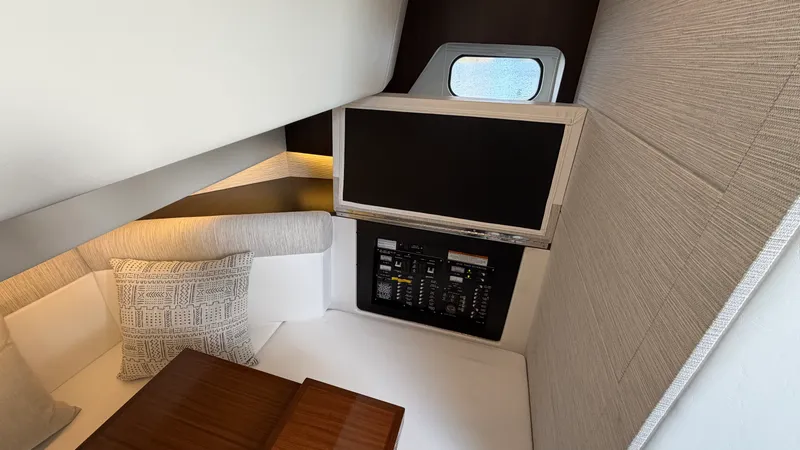 Slide: The Image of Cruisers 38 GLS Outboard 2025 - 50