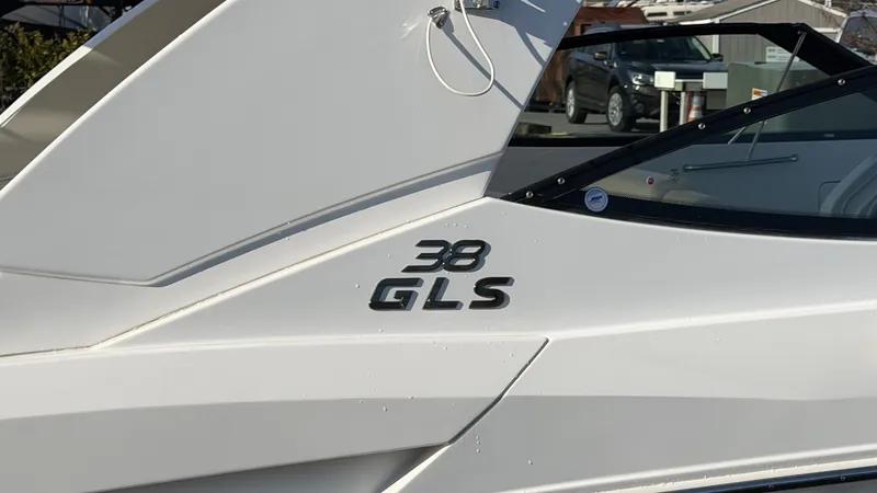 Slide: The Image of Cruisers 38 GLS Outboard 2025 - 59