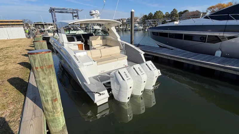 Slide: The Image of Cruisers 38 GLS Outboard 2025 - 8