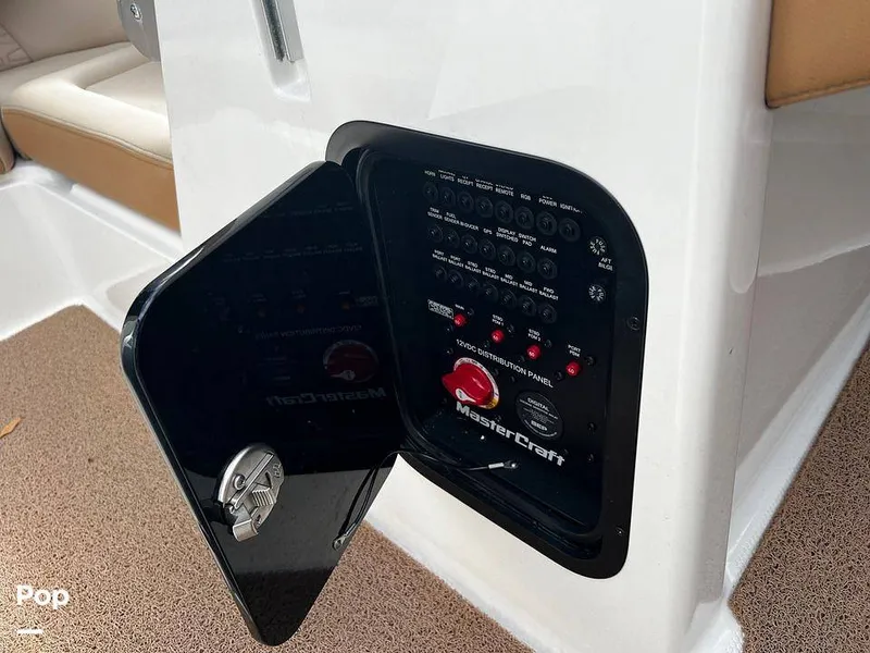 Slide: The Image of Mastercraft X22 Saltwater Edition 2022 - 13562083