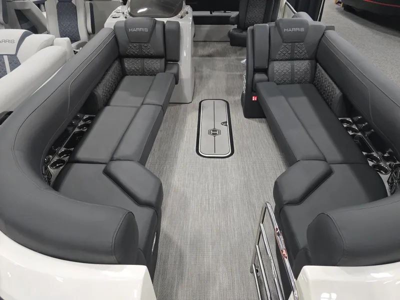 Slide: The Image of Harris Grand Mariner 250 2026 - 10