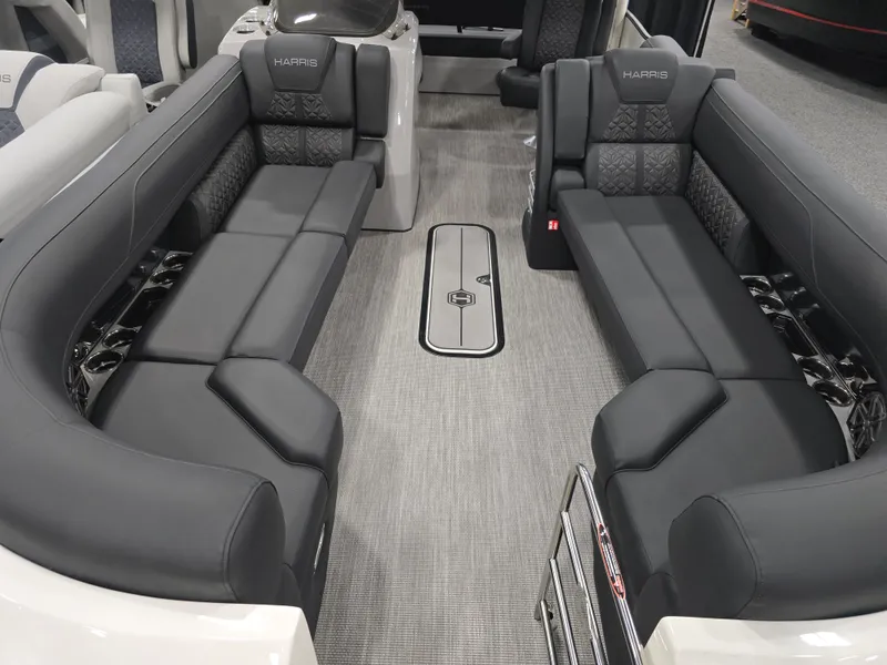 Slide: The Image of Harris Grand Mariner 250 2026 - 11