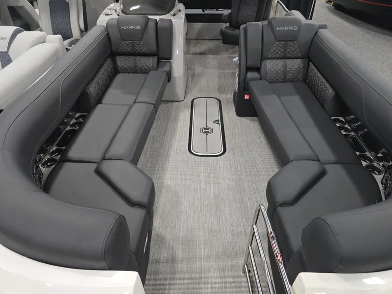 Slide: The Image of Harris Grand Mariner 250 2026 - 12