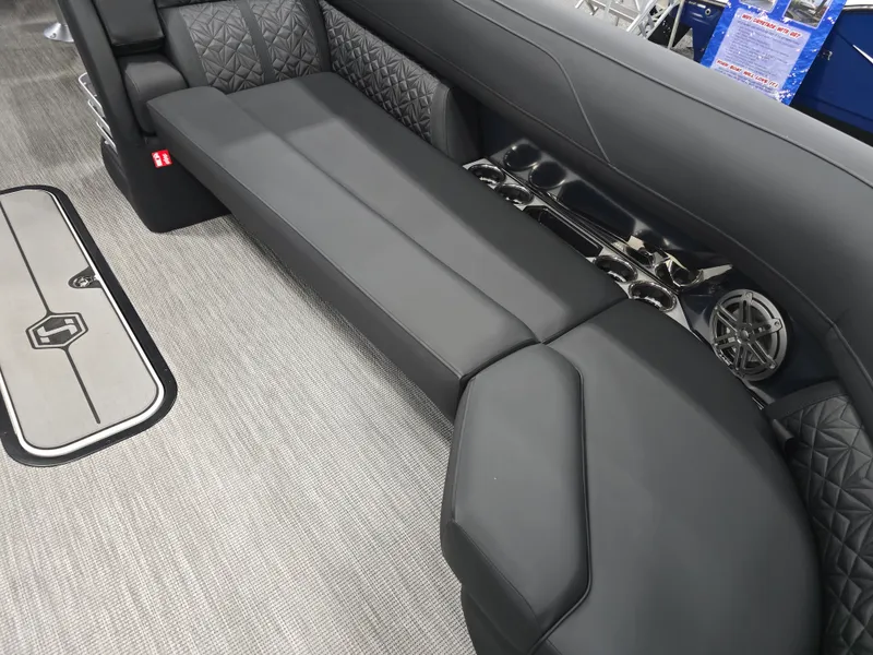 Slide: The Image of Harris Grand Mariner 250 2026 - 14