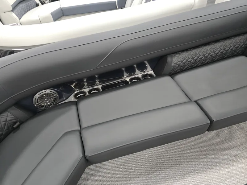 Slide: The Image of Harris Grand Mariner 250 2026 - 15