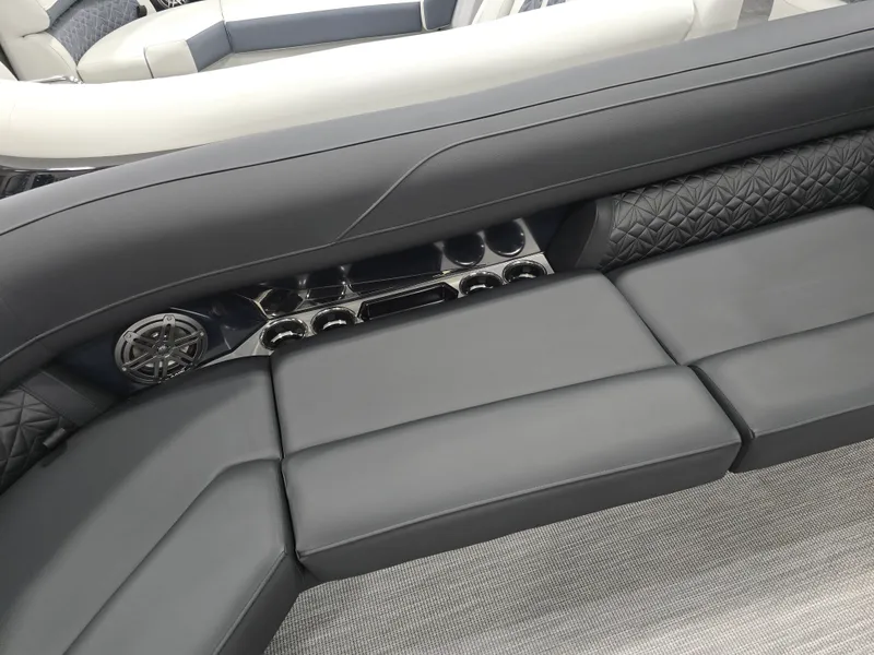 Slide: The Image of Harris Grand Mariner 250 2026 - 16