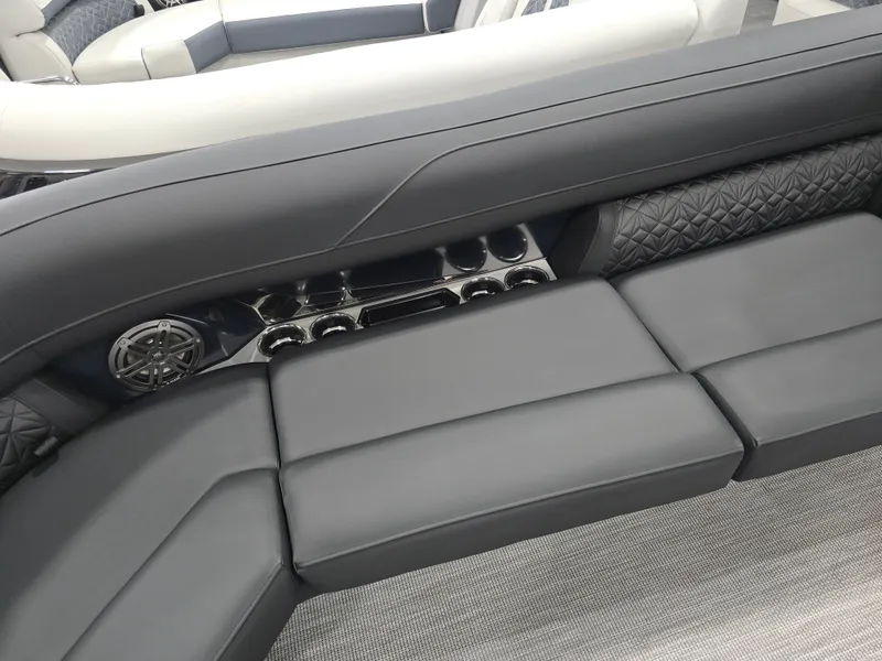 Slide: The Image of Harris Grand Mariner 250 2026 - 17