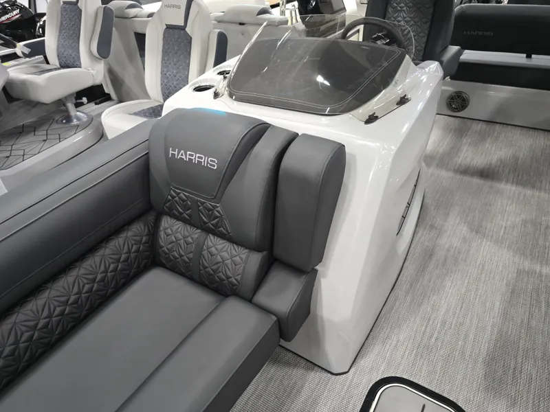 Slide: The Image of Harris Grand Mariner 250 2026 - 20