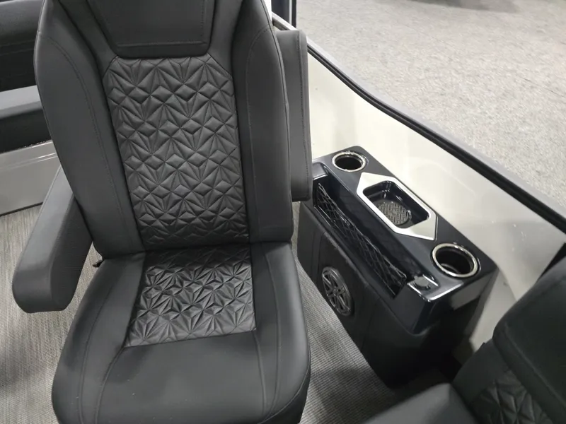 Slide: The Image of Harris Grand Mariner 250 2026 - 23