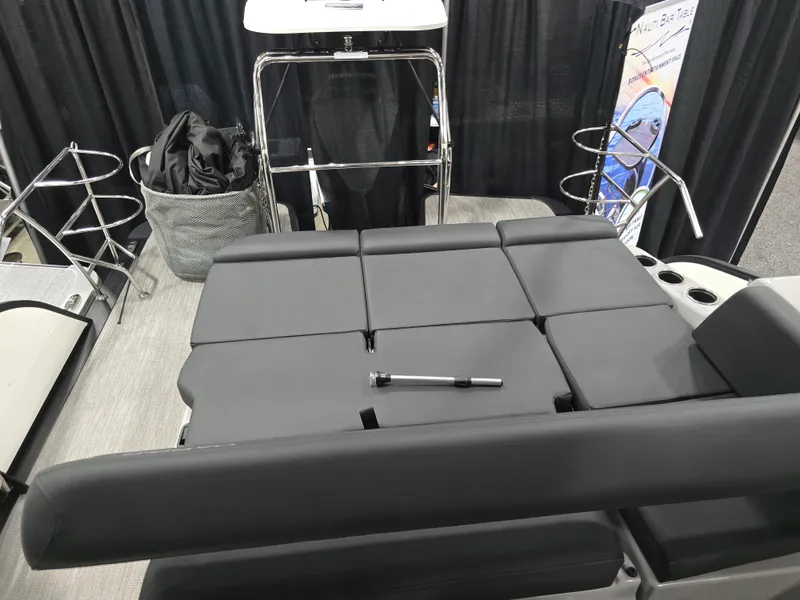 Slide: The Image of Harris Grand Mariner 250 2026 - 24