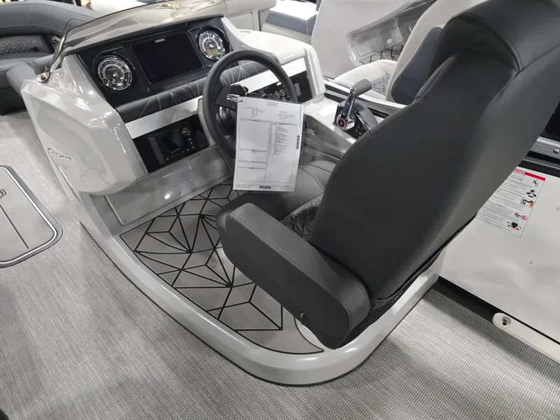 Slide: The Image of Harris Grand Mariner 250 2026 - 26