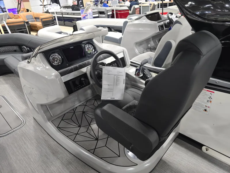 Slide: The Image of Harris Grand Mariner 250 2026 - 27