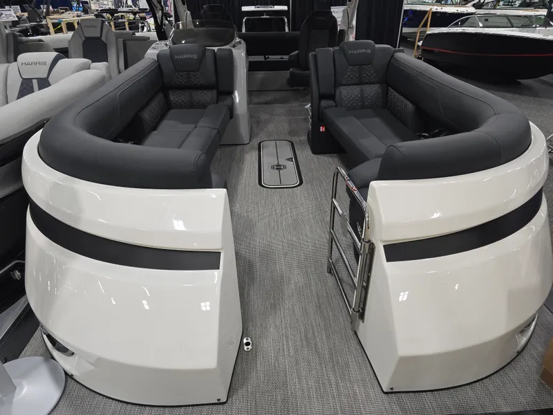 Slide: The Image of Harris Grand Mariner 250 2026 - 3
