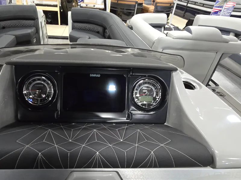 Slide: The Image of Harris Grand Mariner 250 2026 - 33