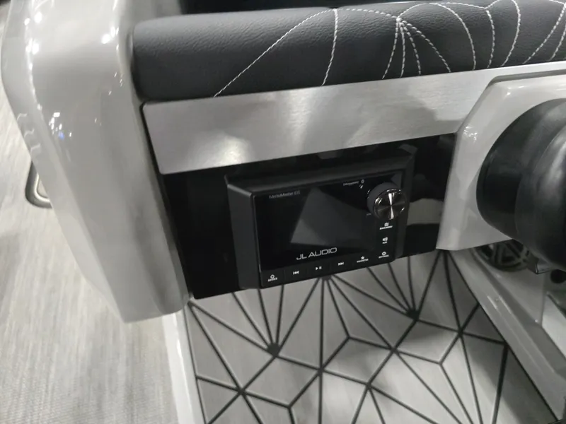 Slide: The Image of Harris Grand Mariner 250 2026 - 35