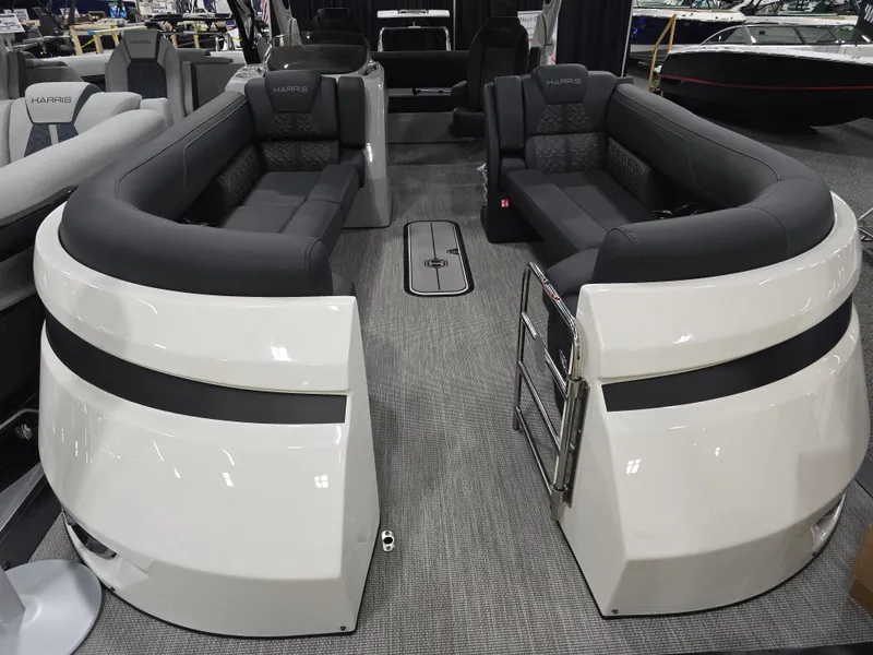 Slide: The Image of Harris Grand Mariner 250 2026 - 4