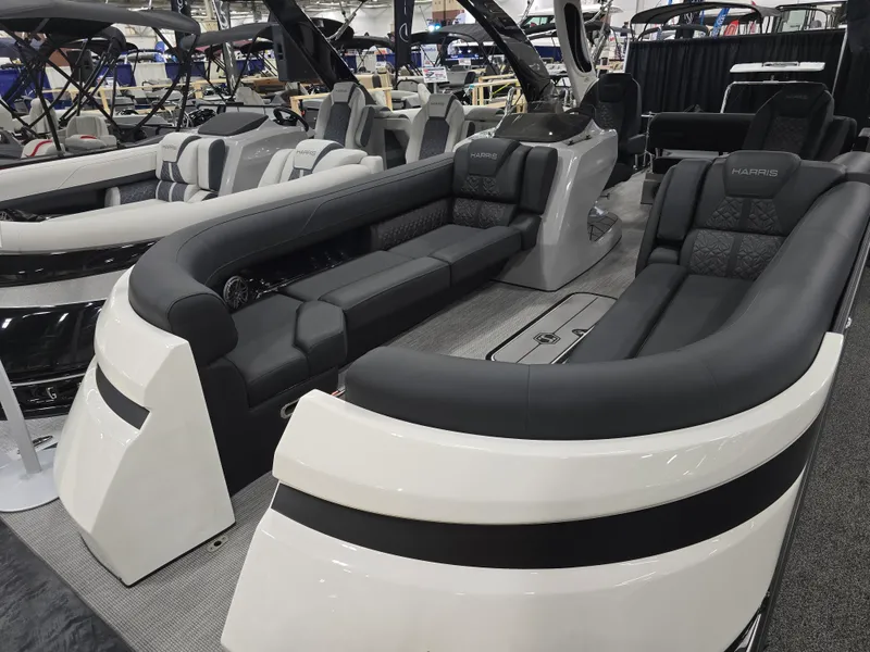 Slide: The Image of Harris Grand Mariner 250 2026 - 5