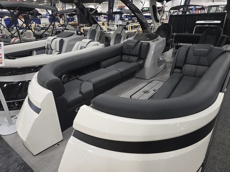 Slide: The Image of Harris Grand Mariner 250 2026 - 6