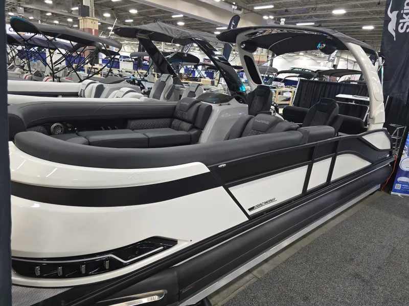 Slide: The Image of Harris Grand Mariner 250 2026 - 8